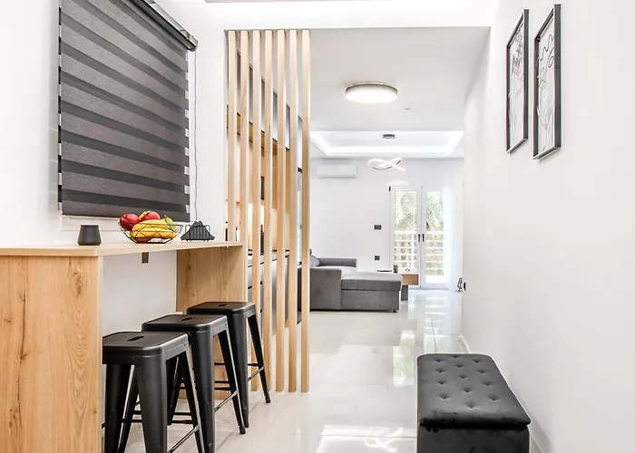 New Luxury Apartment Near Center With Garden View
