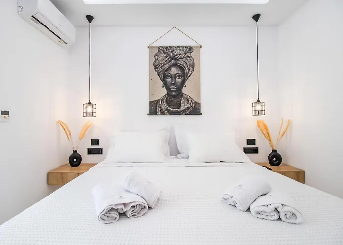 New Luxury Apartment Near Center With Garden View