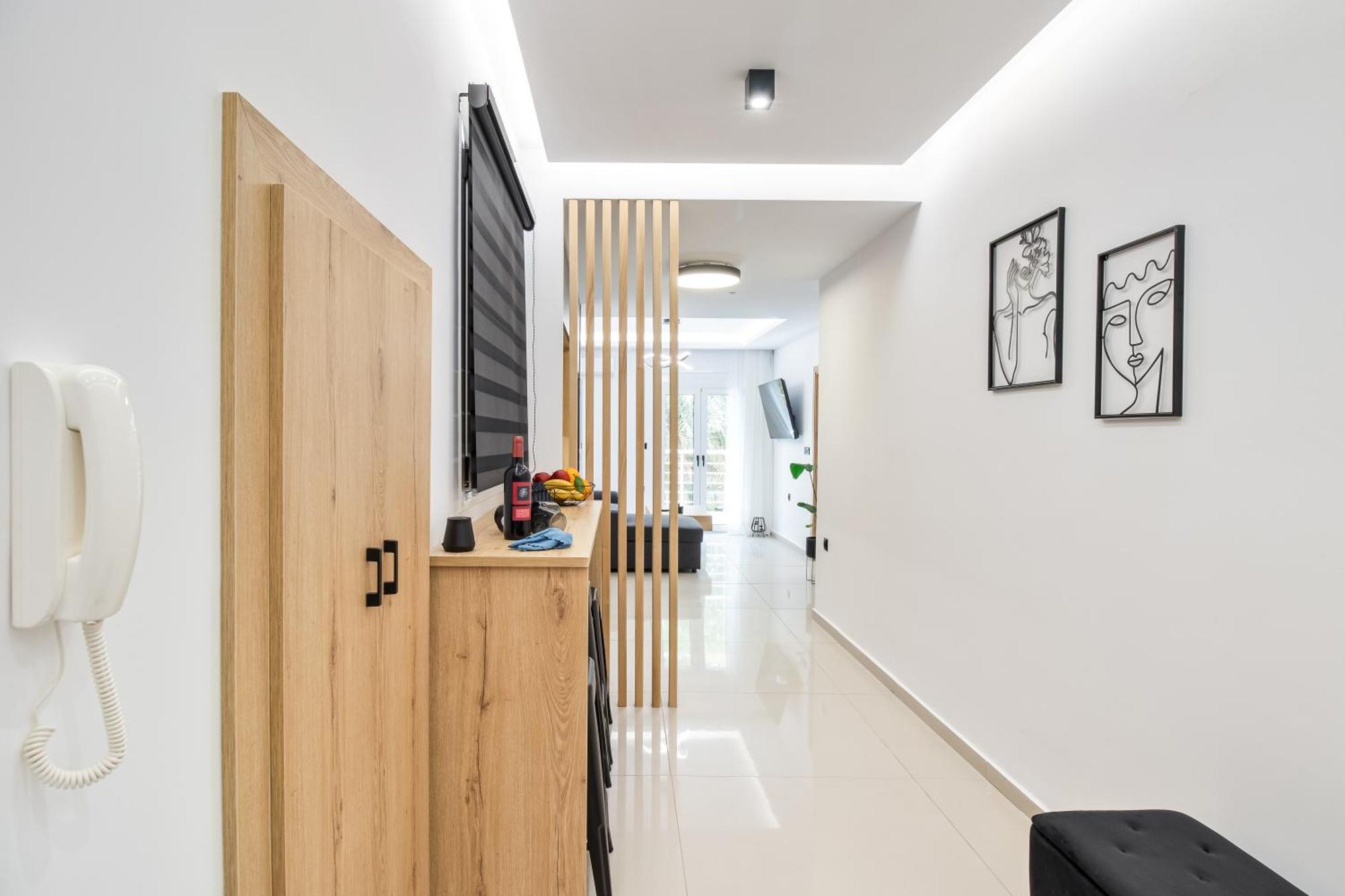New Luxury Near Center With Garden View Apartment