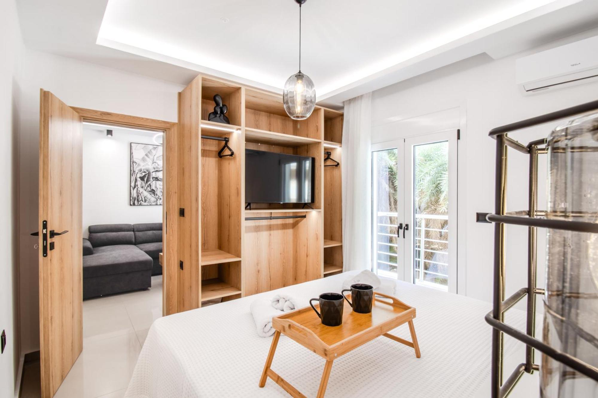 New Luxury Near Center With Garden View